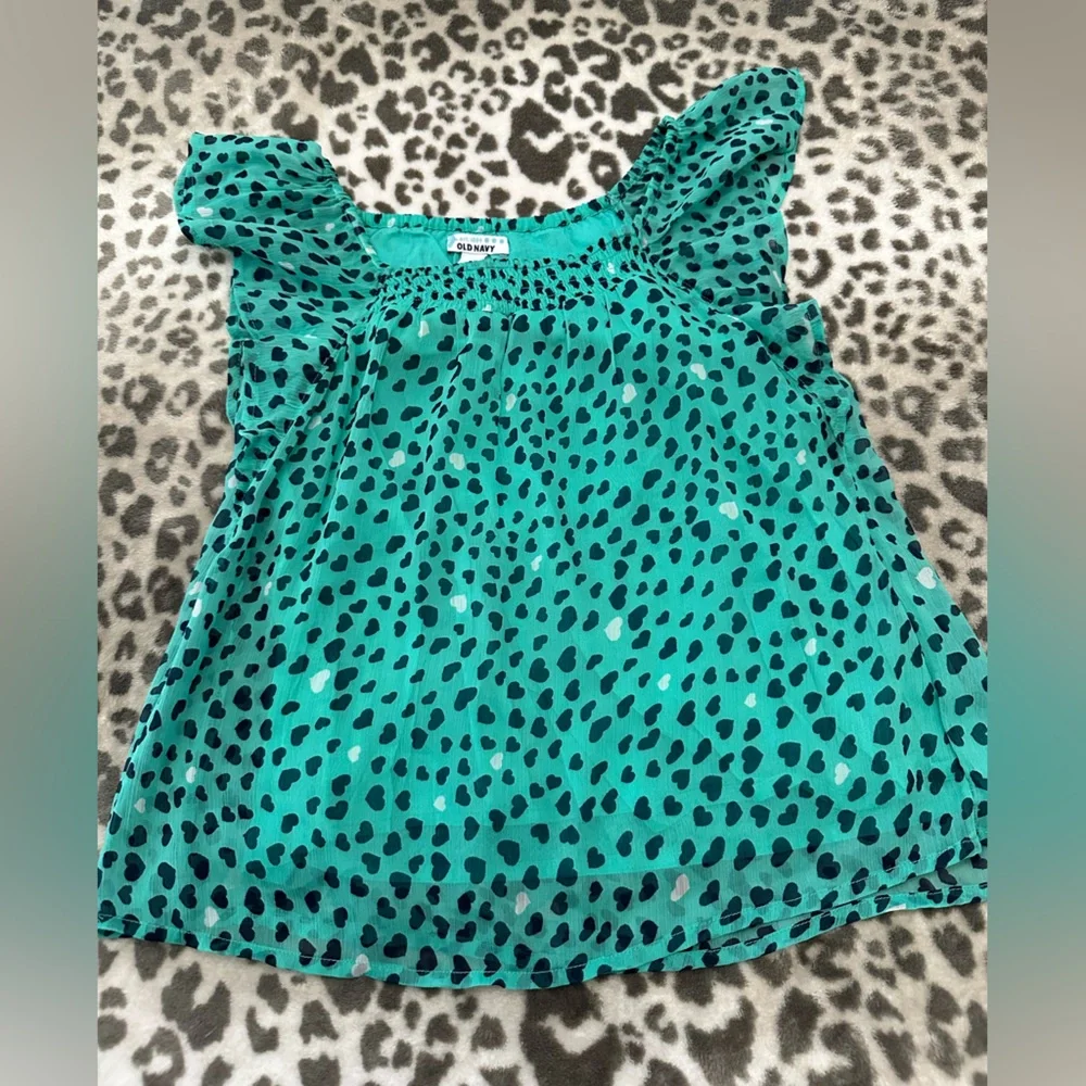 Old Navy Flutter Sleeve Blouse with Heart Graphic in Green Size Small 6 7 Girls